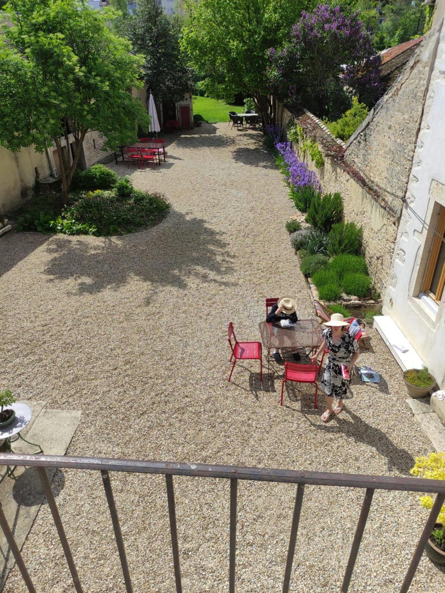 Bed and Breakfast Le 14 Faubourg Бон Экстерьер фото