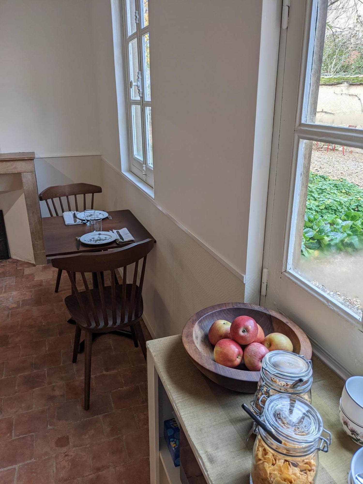 Bed and Breakfast Le 14 Faubourg Бон Экстерьер фото
