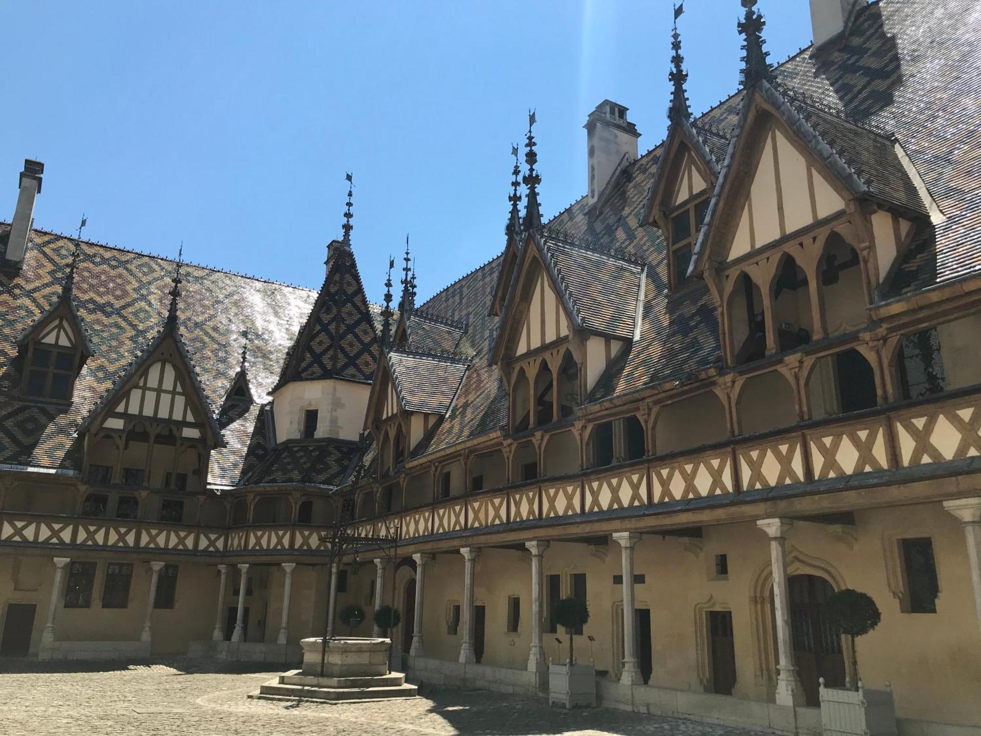Bed and Breakfast Le 14 Faubourg Бон Экстерьер фото